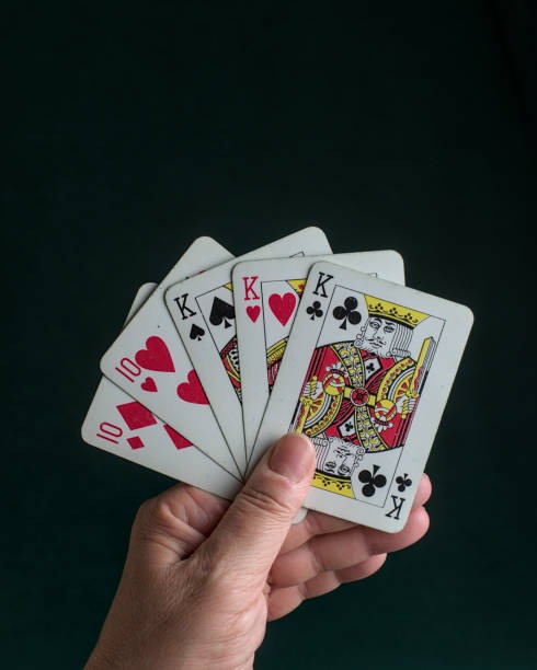 No Commission Baccarat dealer at live table